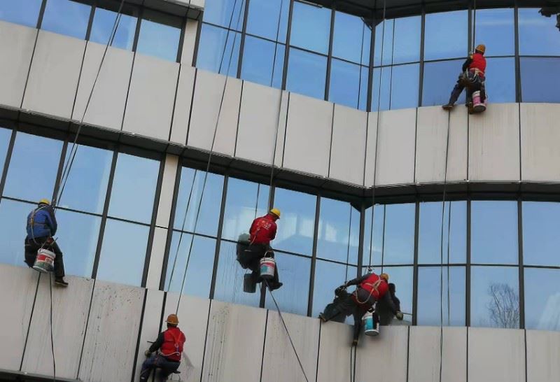 专业承接日常保洁、家庭保洁、开荒保洁、物业保洁、玻璃清洗、空调清洗、地毯清洗